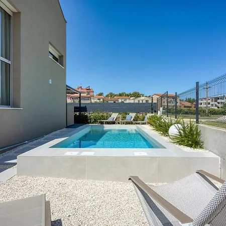 Rest Nest With Private Pool Ferienhaus Funtana