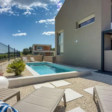 Rest Nest With Private Pool Ferienhaus