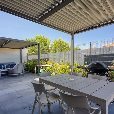 Rest Nest With Private Pool Ferienhaus Funtana